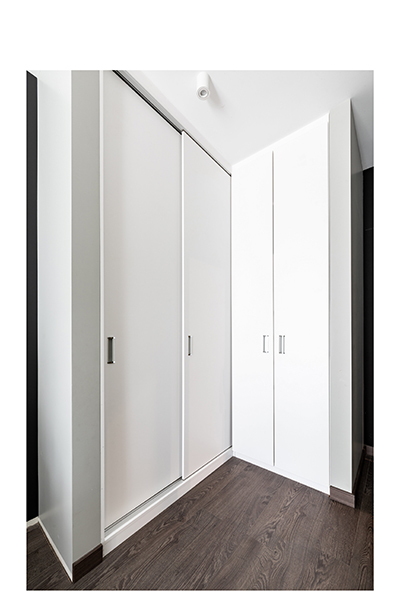 Белый угловой комбинированный шкаф с подсветкой